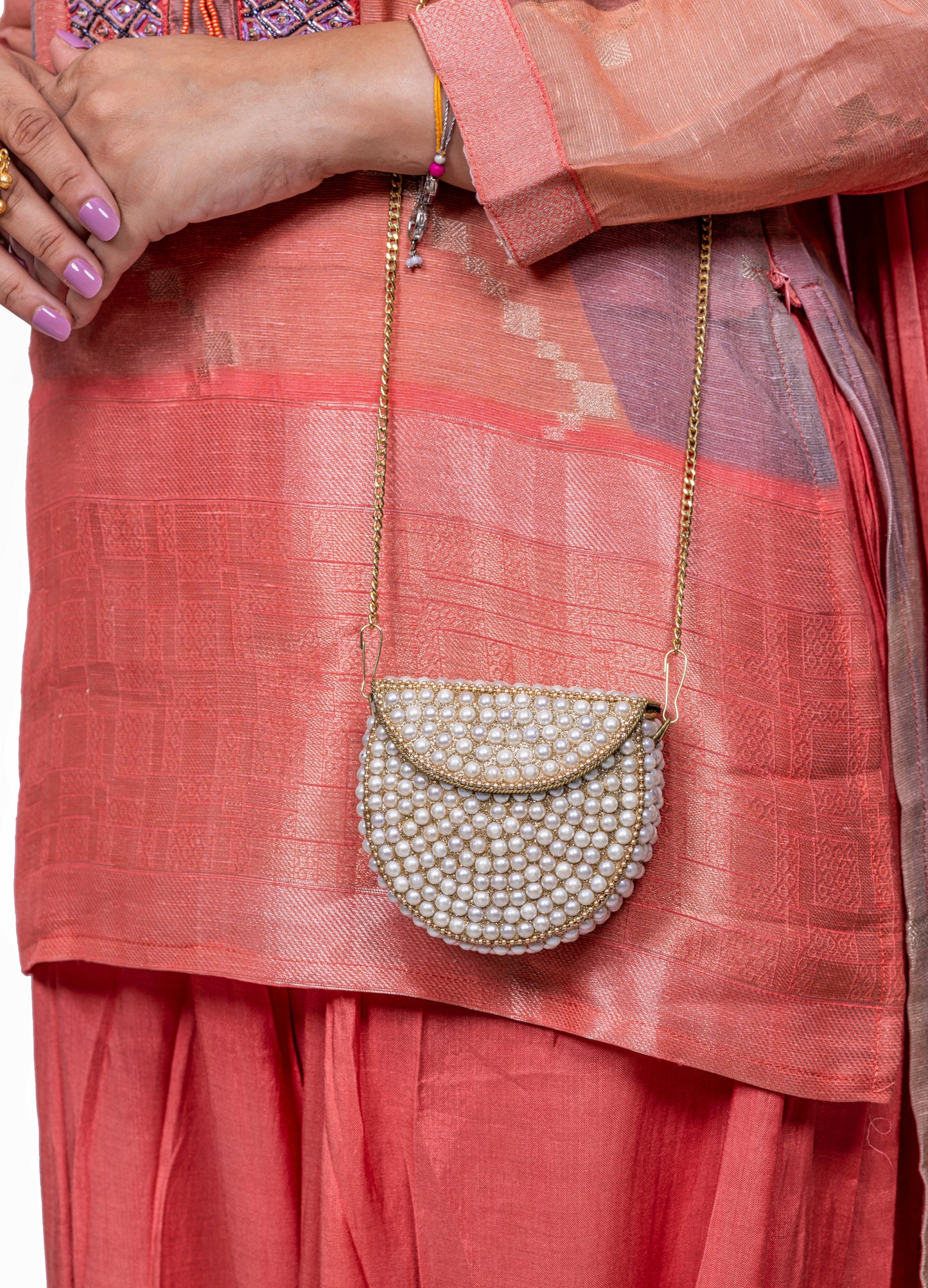 ๐ค Pearl Beaded Mini Clutch with Golden Chain Strap