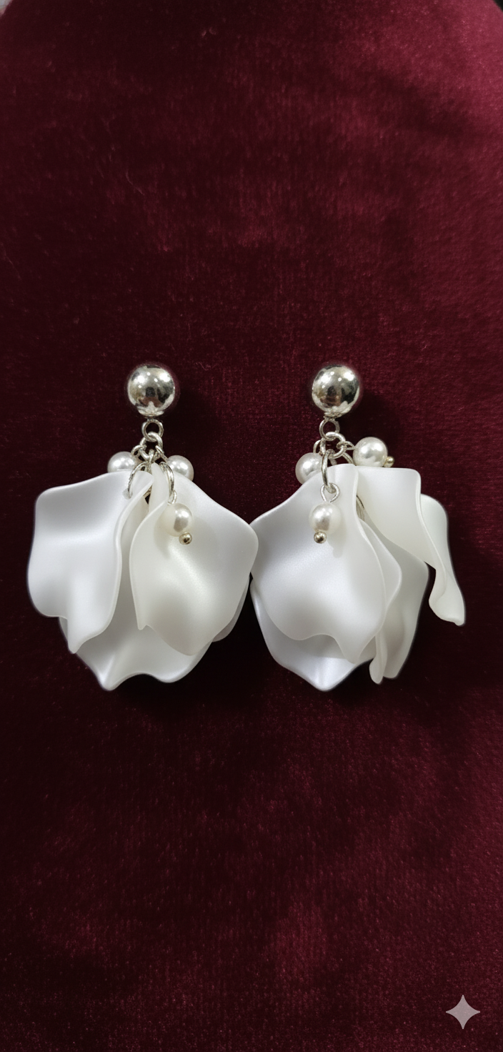 🤍 White Petal Bloom Earrings 🤍