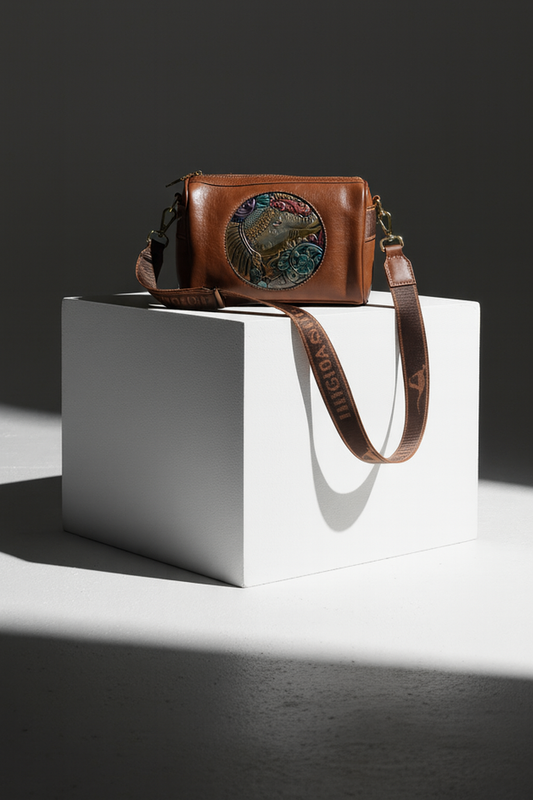 👜Art-Inspired Leather Duffle Bag – Handcrafted Heritage Edition